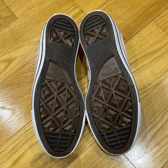 White Converse All-Stars - Picture 2 of 4